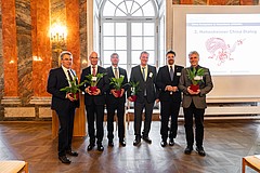 v.l.n.r. Prof. Dr. Andreas Pyka, Prof. Dr. Tim Hosenfeldt, Bernd Meist, Prof. Dr. Hans-Peter Burghof, Prof. Dr. Jens Vogelgesang, Prof. Dr. Torsten Müller